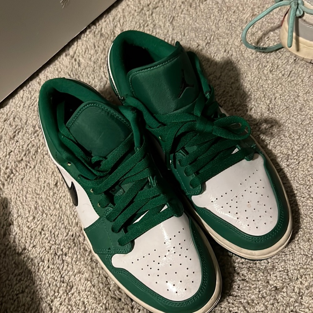 Pine green jordan 1 low